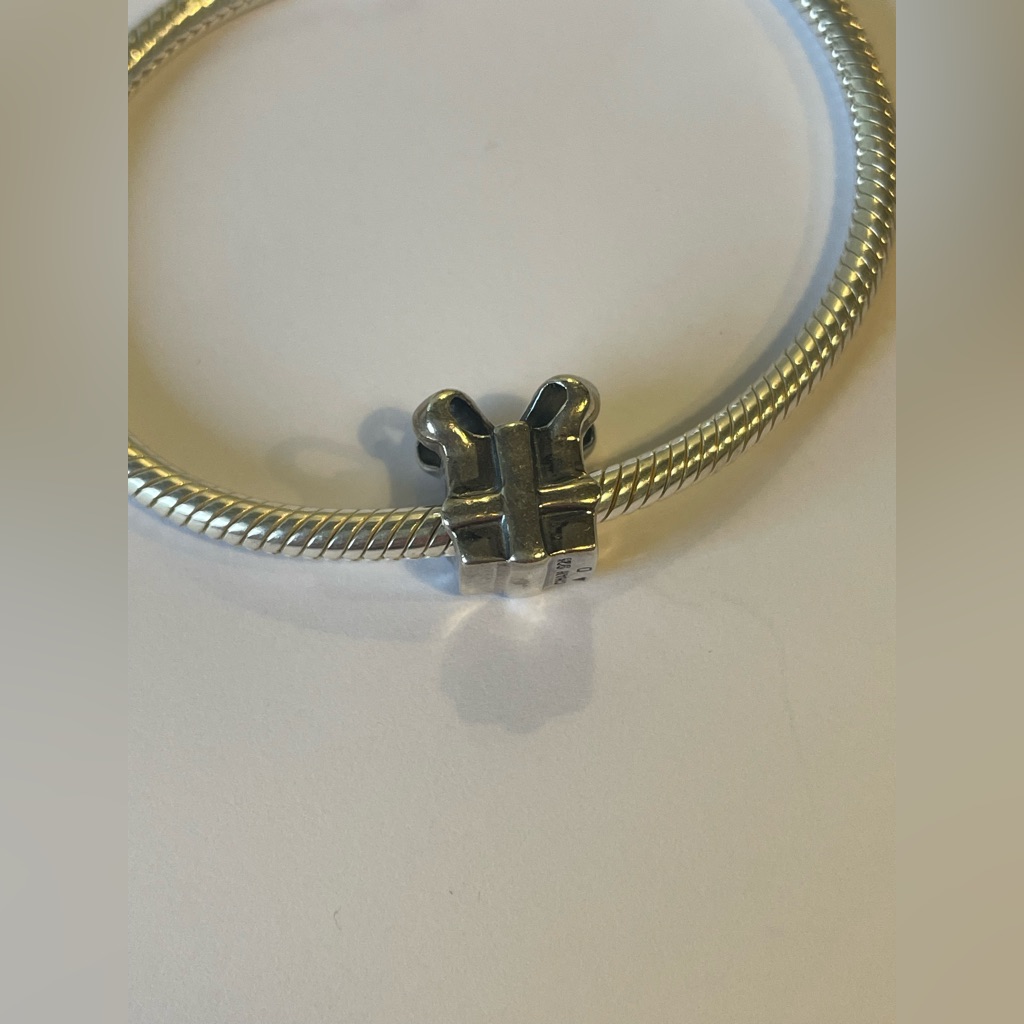 Chamilia Charm Present Sterling Silver 9265 22$